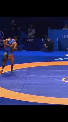 Wʀᴇsᴛ Lᴜx 🇰🇬 on Instagram: "Wrestling 🤼‍♂️ 🤼‍♂️ . . . . . #wrestling #freestylewrestling #grecoromanwrestling #worldchampion #europeonchampionships #вольнаяборьба #борьба #olympicschampion #olympicschampion #wrestler #ringen #rek"