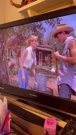 What movie clips bug the heck out of you? Here’s one of mine @reesewitherspoon #maninthemoon