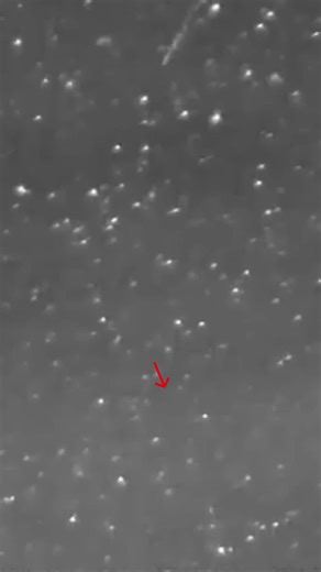 My night vision camera follows a flashing spacecraft in an active night sky! | Jim Kern
