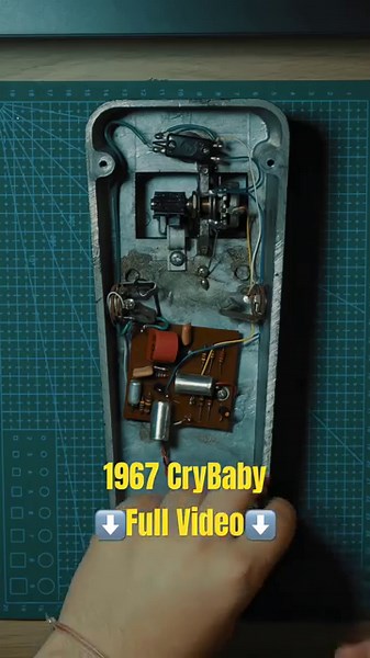 Hendrix & Clapton’s Wah Sound – Restoring a 1967 Cry Baby 🎸