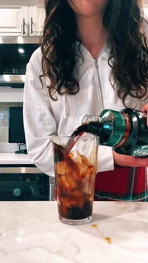 Festive Red & Green Christmas Drink Recipe 🎄☕