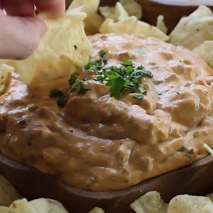 Crock-Pot Cream Cheese Taco Dip Recipe ->> https://crockpotladies.com/crockpot-cream-cheese-taco-dip/ Get your tortilla chips ready for this yummy and easy to make 5 ingredient recipe for Slow Cooker Cream Cheese Taco Dip! Perfect for your next party! [Gluten Free, Low Carb & Low Sugar] | Crock-Pot Ladies