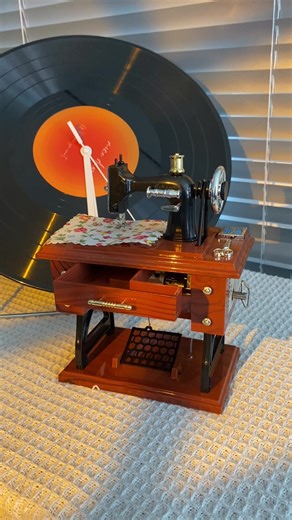 Vintage Style Sewing Machine Music box#tiktokmademebuyit #vintage #musicbox#giftforher #fyp