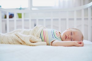 Endormissement autonome : comment aider un bébé à s’endormir tout seul ?