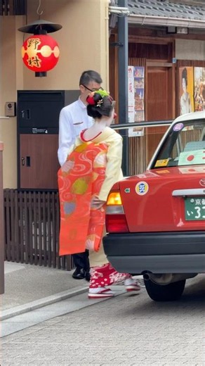 外国人観光客が大興奮😱👘｜京都・祇園で本物の舞妓＆芸妓を発見！🌸🇯🇵