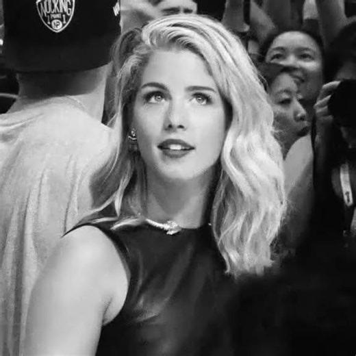 Emily Bett Rickards 😍❤️‍🩹....#emilybettrickards #viralvideo #edit #felicitysmoak