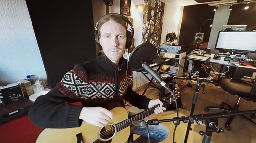 Record Guitar and Vocals at The Same Time - Shure SM57 dynamic microphone