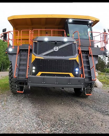 VOLVO R100 engine start @AJ WORKS @AJ WORKS #mrajworks #volvo #bigmachines #power #experience #memories