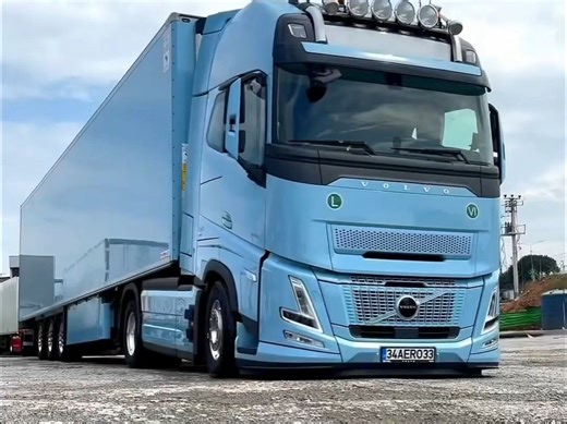 这个姿态真帅吧~ 沃尔沃 FH Aero 短视频2个