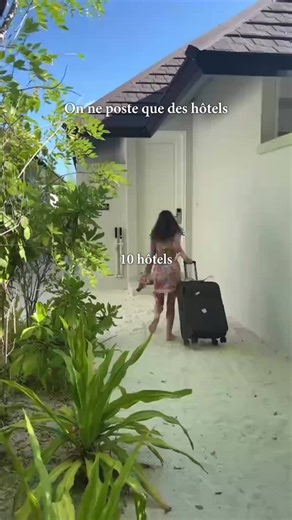 On ne poste que des hotels 🗝️ 🎬 ＠nika111._ 🇫🇷 Cheval Blanc Paris, France 📽️ ＠julieslss ＠petitmauda ＠deluxenewyorkctiy 🇫🇷 Hotel du Cap-Eden-Roc 📽️ 🇬🇷 Calilo, Grèce 📽️ ＠juliagal_ ＠momentsofgregory ＠pilotluana ＠karpathakis.experience ＠calilo_ios ＠shewandersabroad 🎬 ＠baqir_jafari______s 🇮🇹 Chalet Al Foss, Italie 📽️ ＠priscidasilva ＠antonio.pozo ＠chalet_al_foss ＠raz_kind ＠bradenjstanley ＠juliadalarosa ＠kenxtori ＠nichodebiasio 🇸🇦 Shebara Resort, Arabie saoudite 📽️ ＠ioanabreota ＠jessic