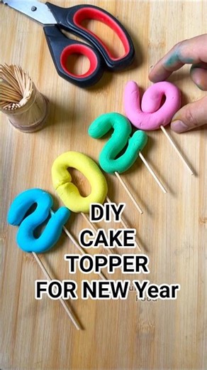 Diy cake topper for New year No Molder needed #DIY #caketoppers #fondant #shorts