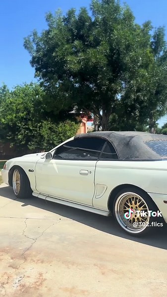 Exploring the 1995 Ford Mustang GT: An American Classic