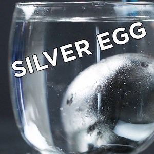 1.6M views · 2.1K shares | This cool experiment makes an egg appear silver underwater! ✨ See the details: bzfd.it/2kvfQlO | Nifty Science | Facebook