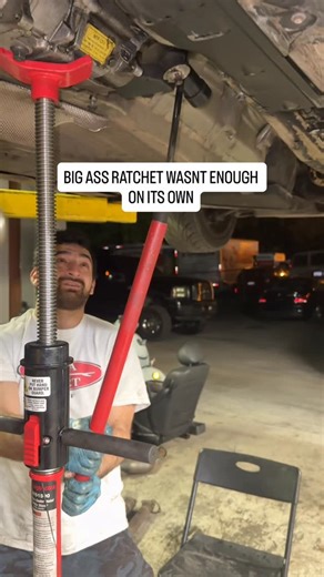 Mateen Rahimi (Blinker Nah LLC) on Instagram: "Have you been in a similar situation before? 😂 luckily the bolt head didn’t snap #e46 #e46m3 #projectcar #mechanic #autoshop"