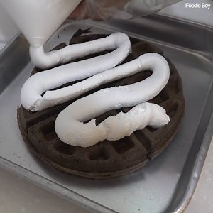 This waffle is like a dream come true!! 🍪🤤 Credit: www.youtube.com/channel/UCe1ZsGtbRx2pgajGzwB9L0A | Women's world
