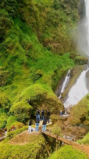 Joejoenaedi on Instagram: "cianjur selatan surga nya curug , tebing yg menjulang tinggi selalu ada air yg mengairi kehidupan di bawah ny. selalu di jadikan wisata kebanggaan jawabarat. ( South Cianjur is a paradise for waterfalls. The towering cliffs always have water that irrigates life below. It has always been a tourist attraction of West Java's pride.) #thanksgivingevent #winterweather #christmasevent #holidaygiving #charitydrive #ForEntertainmentPurposesOnly #usa #freedom #weather #coldweat