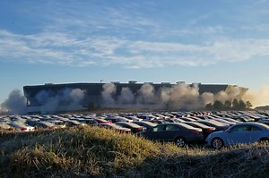 Demolition crew fails to take down the Pontiac Silverdome