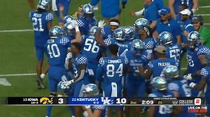 INT: D'Eryk Jackson after Jordan Wright tipped the pass! Linebackers making plays in the Vrbo Citrus Bowl! 📺 - ABC 📲 - es.pn/3HpaPVj | Kentucky Football