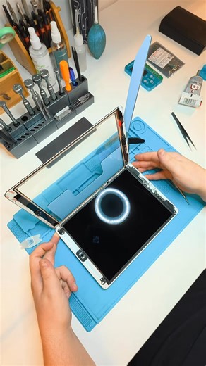 iDrop on Instagram: "📱 Er din iPad gået i stykker? Vi tilbyder hurtig og professionel iPad-reparation til skarpe priser 🔧✨ Uanset om det er skærm, batteri eller andre problemer, står vi klar til at hjælpe. Kontakt os i dag og få din iPad til at fungere som ny igen!👨‍🔧"