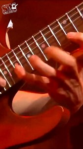 Guthrie Govan (Official) - "Fives"Solo #guitar #guthriegovan #guitarsolo #guitarist | Shred Music TV