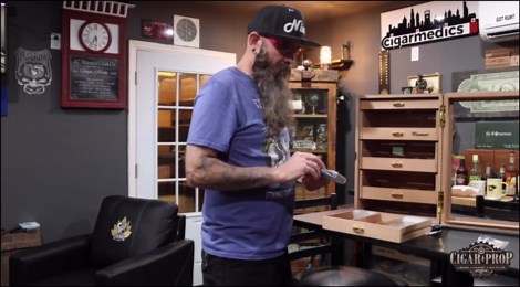 Cigar Humidors, Cedar Wood Humidor with Digital Hygrometer, Drawers, Humidifiers and Gold-Plated Hardwares. Cigar humidor Cabinet for Men Husband Father, 300 Cigars Capacity Walnut Color