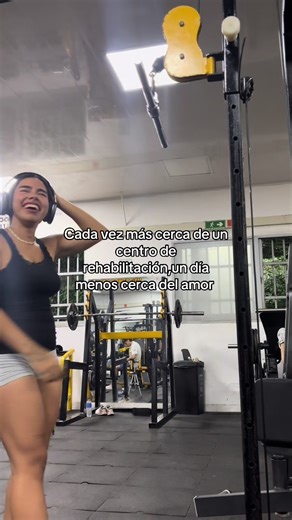 Bien de malas yo pegarme con una barra Uhss la vida del salao #fyp #viral #contenido #gym