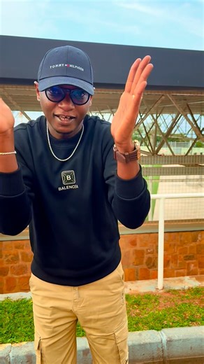 Fuade Uwihanganye Mwene Butare on Instagram: "Inka yanjye karabaye ibintu mwabimenye nyabuna??? Umu mama witwa @buteraknowless arayirekuye ndabarahiye 👏🏻👏🏻👏🏻 #Ntacyo iri hanze kdi iraryoshye kbsa 👏🏻👏🏻 Amashyi yose kuri @kinamusic_record @clementishimwe 👏🏻👏🏻👏🏻"