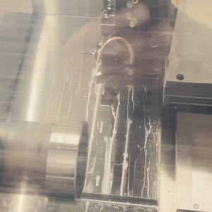 NC旋盤の油のかけ方を変更してみました。 以前からあった切り屑の巻きつきが改善されました。 色々やってみるもんですね。 ありがたい事に５月も沢山注文頂いております！要領良くこなしていかないと不味いことになりそうです。 踏ん張りどこ！！ #ものづくり #冷間鍛造 #冷間鍛造金型 #プレス加工 #プレス加工金型 #旋盤 #旋盤加工 #放電 #放電加工 #ワイヤーカット #ワイヤーカット加工 #内面加工 #内面研磨 #オークマ #nc旋盤 #nc旋盤加工 | 愛岐モールド