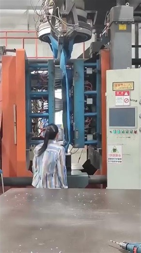 How Plastic Pallets Are Made: The Blow Molding Process Explained