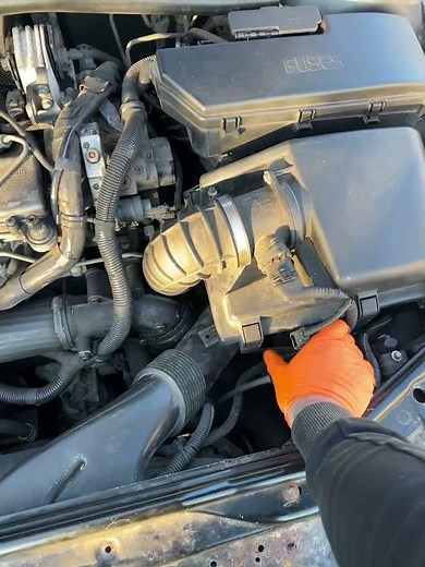Volvo V70 XC70 S60 S80 D5 euro 3 D5244T how to check for bad vacuum engine mounts (knocking noise)