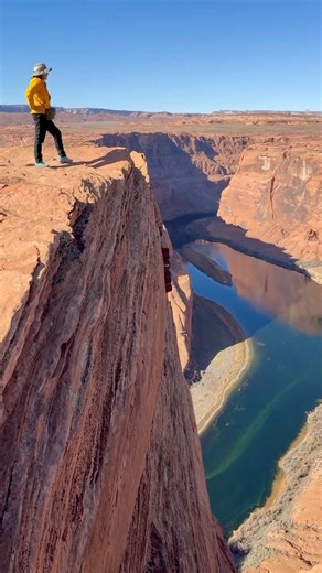 1,000 Feet Above the River | Rock Cliffs of Horseshoe Bend #Shorts