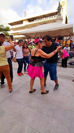 Estos bailes son una tradición salvadoreña en plaza morazan | Conectando El Salvador
