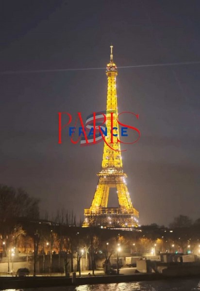 ヨーロッパ旅行の1番の目的地。もちろん1番の期待をして向かったが、そんなのは一瞬で越えられた。パリの街はどこを歩いても、パン屋でさえも映画の世界。シャンパンフラッシュを見るためにどんだけエッフェル塔のまわりにいたか。そのくらいシャンパンフラッシュは夜のパリを輝かしていた。きっと何日いても足りない映画の世界。 Paris France | February 2025 #travel #travelvlog #fuji #fujifilm #x100vi #photography #photo #film #trip #fyp #europe #ヨーロッパ #france #france🇫🇷 #paris #disney #effeltower #louvremuseum #disneylandparis #フランス #パリ #パリディズニー #ルーブル美術館