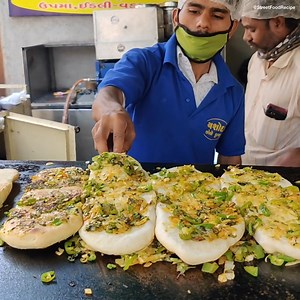 651K views · 10K reactions | Rajkot Special Masala Kulcha at Yashoda Chole Kulcha, Kotecha chowk,Rajkot | Street Food Recipes | Facebook