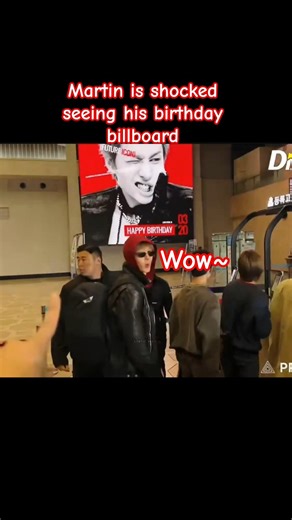 [CORTIS] Martin's shocked reaction seeing his birthday billboard at the airport 🫣🤌 || update ||