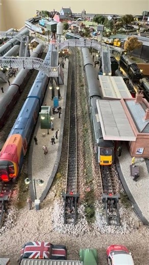 Class 43 HST-125 pulls into the station terminus.