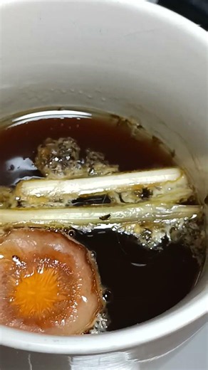 コバエトラップ。めんつゆ、洗剤、油。