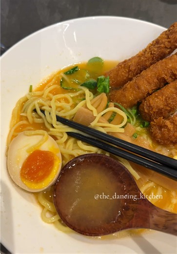 The temps are dropping and it’s calling for Ramen. We’ve found this cute and unique Ramen restaurant in Rimini @hotramen.rimini food was amazing and we had a great time there. (Not sponsored) #lankangirlinitaly #rame #rimini #placestoeatinrimini #marche