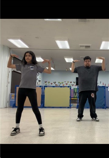 Another day another class with my student 😮‍💨🔥 dc: 🙋‍♂️ #dancersoftiktok #dancechallenge #Wigglyman #waving #choreography