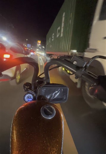 バイクで帰ると通勤時間20分変わるけど、 神経使うし寿命がだいぶ短くなる気がするからたまにが良いね✌️ #HarleyDavidson #evosesports #chopper #motorcycle #american #frisco #茨城