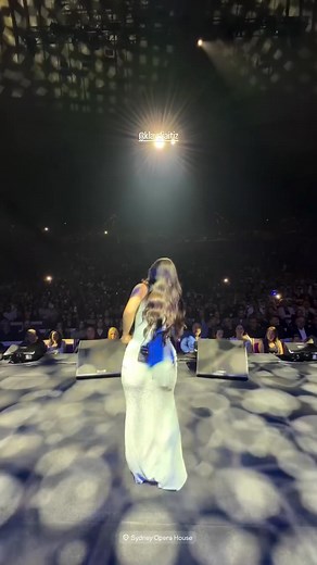 18K views · 478 reactions | Klavdia _ Asteromata Live Sydney Opera House #Klavdia #asteromata #sydneygreeks #sydney #greekmusiclive | Greek Music to the Max | Facebook