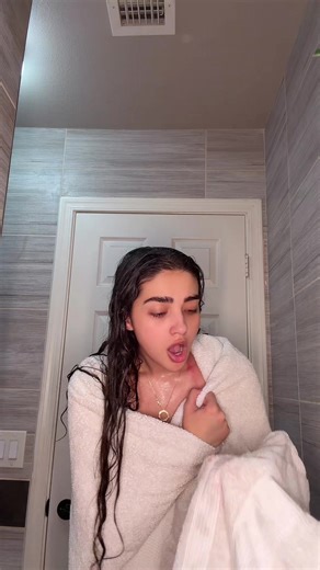What is happening…like is it the shampoo😭😭 | mony sadi