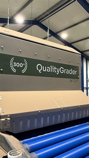 ✈️ We had the incredible opportunity to collaborate with Flikweert Vision, so of course we had to fly out to the Netherlands to see it all in action! 🇳🇱 Across three days we witnessed some truly amazing operations — including an onion line running not 1, not 2, not 3… but 6 Quality Graders!!! 🧅 Their two standout products: 🔹 Divider 🔹 Quality Grader We’re excited to see what the future holds and where our collaboration will lead — whether it’s potatoes, seed lines, or onions, this might jus