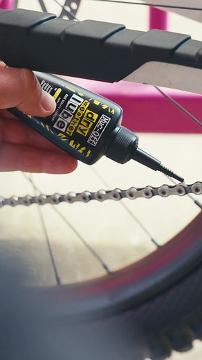 19K views · 262 reactions | A lube that packs a punch! 卵Our Bio Dry Lube is an entry level powerhouse that never fails to deliver. It's wax based formula has been designed to excel on the dry and dusty trails.One dab of this will keep your steed running smoother for longer.  #mucoff | Muc-Off | Facebook