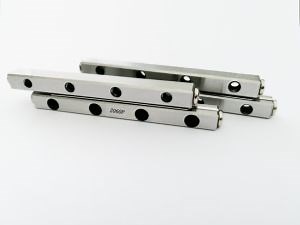 [Hot Item] THK Cross Roller Guide Vr3-200 Vr3-300 Linear Guide Rail for Automatic Machinery