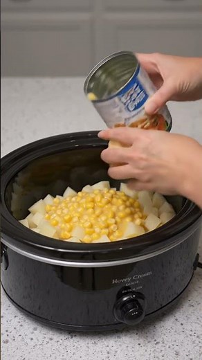 🌽🥔 Slow Cooker Creamy Corn & Potato Casserole