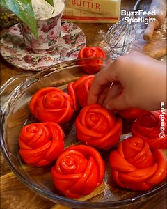 @mxriyum shows how to make pull apart rose bread! | Tasty UK