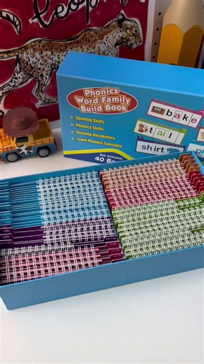 Help yo hildren learn how to read with this onics word family build book. If your child struggles with dyslexia, you are not alone. Give them a strategic advantage with this phonics word, family build book. #learning #learntoread #phonics #phonicsforkids