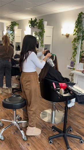 “10 months of growth, patience, and feeling so over the upkeep… all leading to this moment.” - Another Happy Client ✨☺️ Our client decided she was done coloring her hair after years of covering gray, trying lighter, darker, and everything in between. She wanted a look that actually felt like her again. Today, after a 6-hour grey-blending session with @style_by_sabrina, she walked out with the most seamless, dimensional blend and said it was ‘the gray blend of my dreams.’ Grey transformations tak