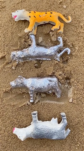 Molten Metal Tiger Casting in Sand Mold | Satisfying Foundry Process